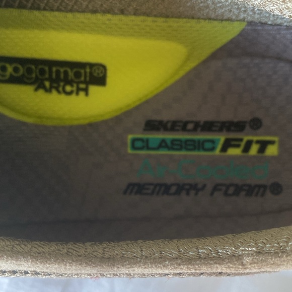 Skechers Slip On Boat Shoe Goga Mat Arch with Air-Cooled Memory Foam Mens 10 - Picture 4 of 8